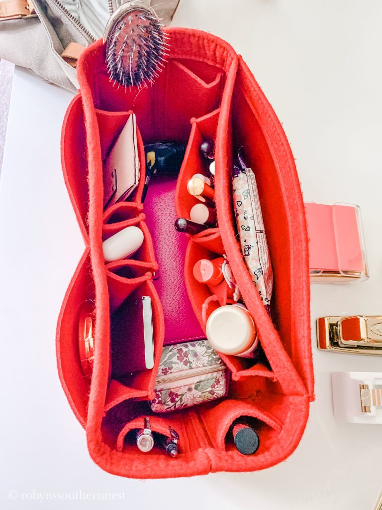 How to Organize Your Handbag - Robyn's Southern Nest