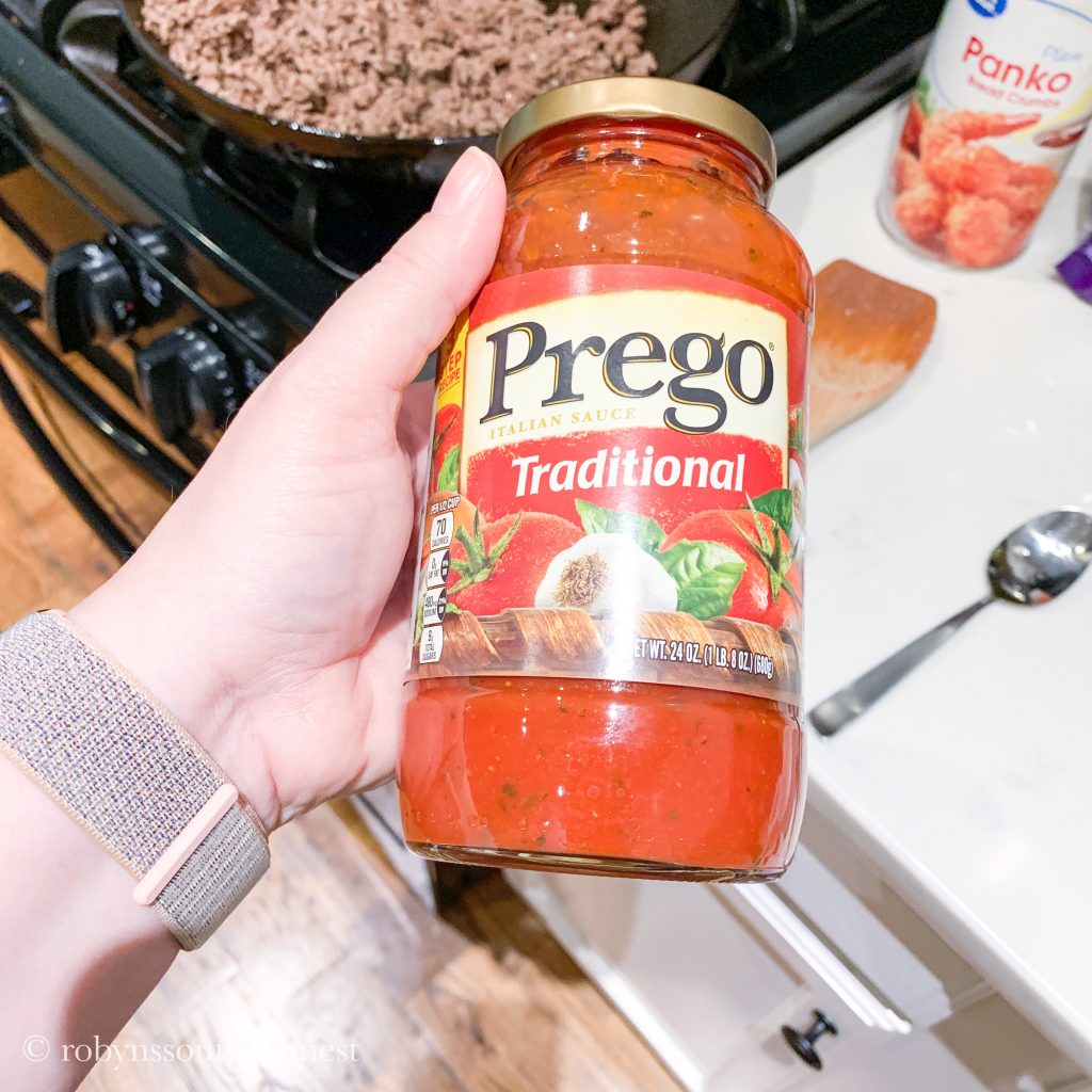 Prego traditional meat sauce to add into ground beef 