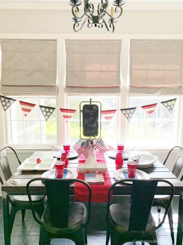 super easy 4th of July Table 