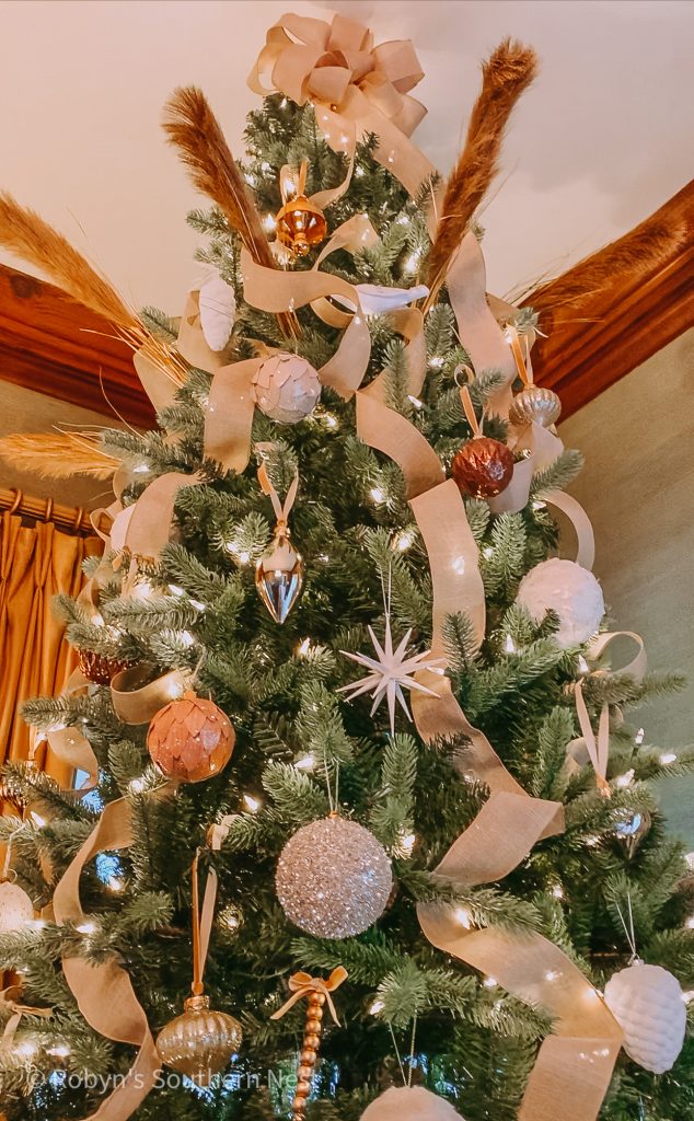 neutral christmas tree