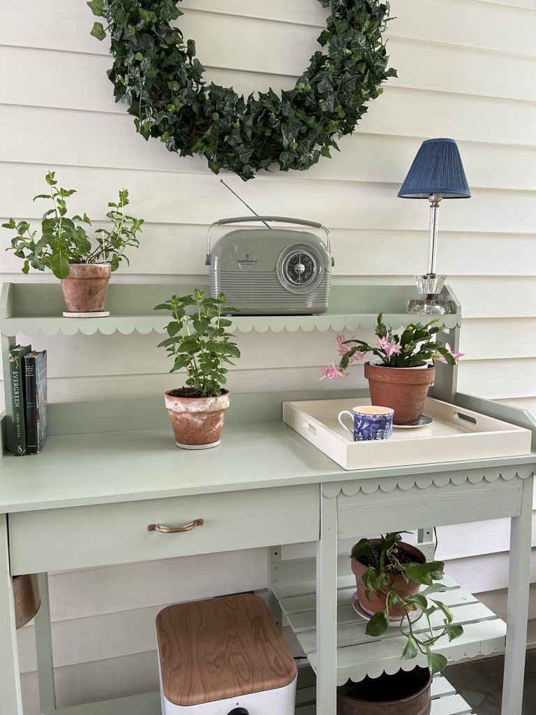 potting bench with scalloped trim 